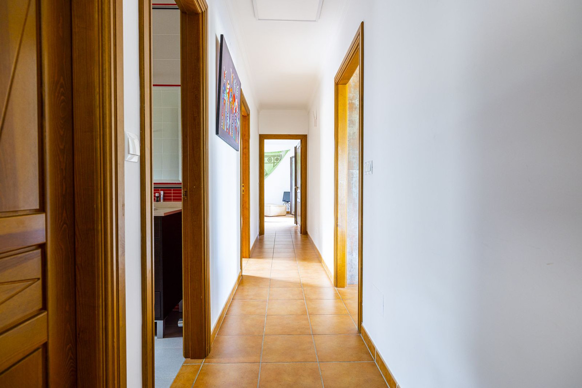 4 Bed Townhouse for sale in Sayalonga Costa Del Sol East, Málaga, Spain