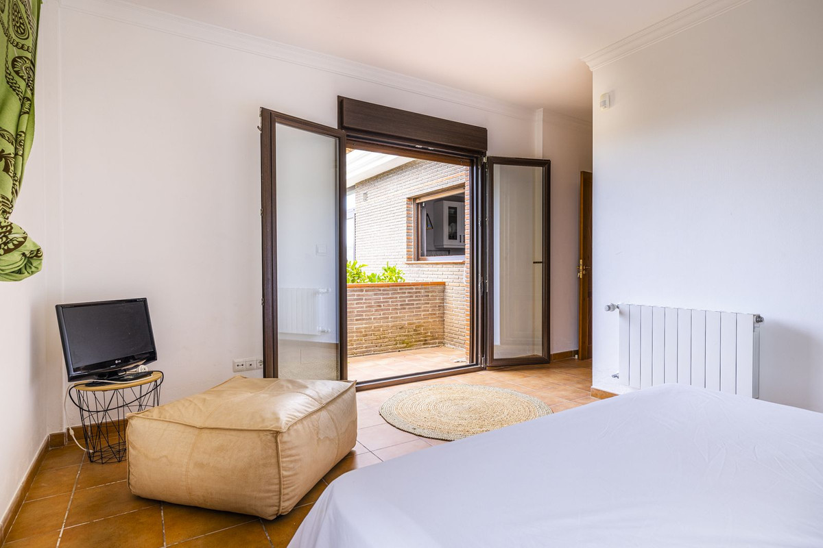 4 Bed Townhouse for sale in Sayalonga Costa Del Sol East, Málaga, Spain