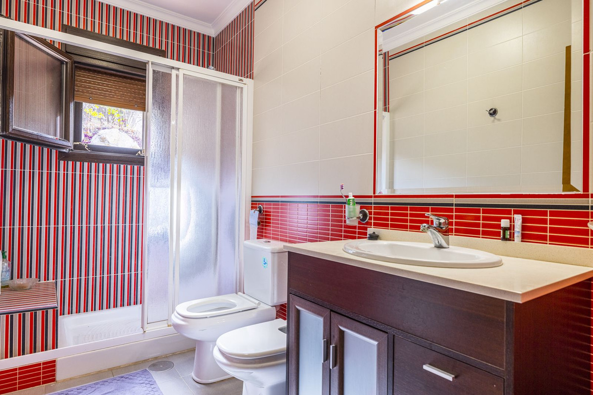4 Bed Townhouse for sale in Sayalonga Costa Del Sol East, Málaga, Spain