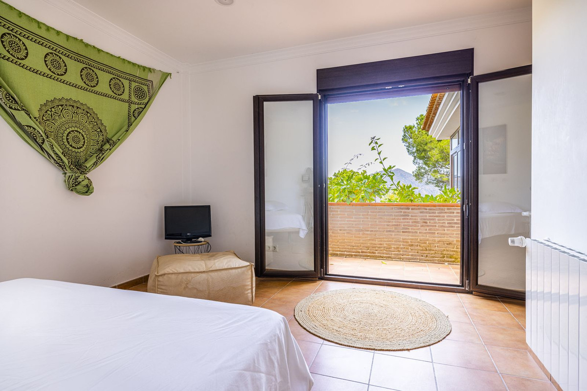 4 Bed Townhouse for sale in Sayalonga Costa Del Sol East, Málaga, Spain