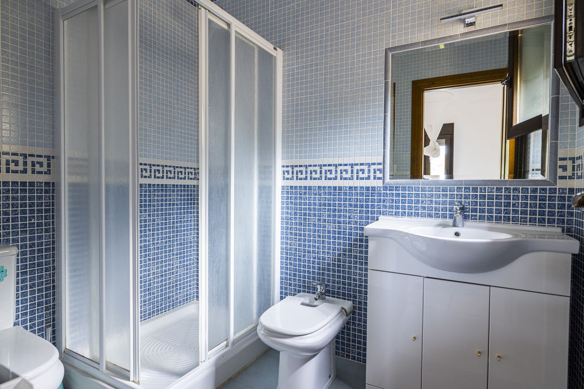 4 Bed Townhouse for sale in Sayalonga Costa Del Sol East, Málaga, Spain
