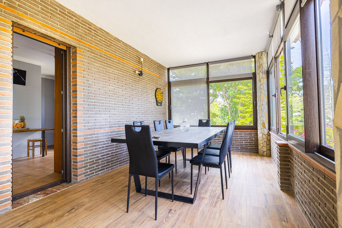 4 Bed Townhouse for sale in Sayalonga Costa Del Sol East, Málaga, Spain
