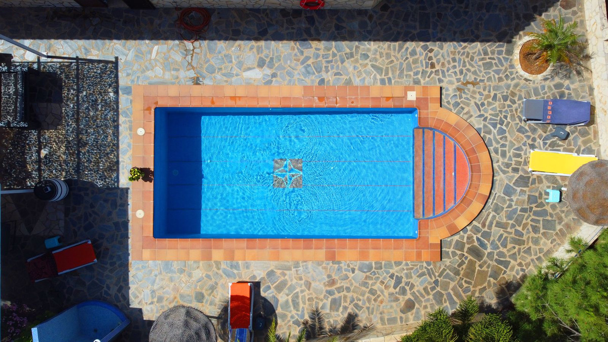 4 Bed Townhouse for sale in Sayalonga Costa Del Sol East, Málaga, Spain