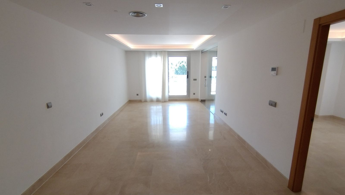 3 Bed Apartment for sale in San Pedro De Alcántara Costa Del Sol, Málaga, Spain