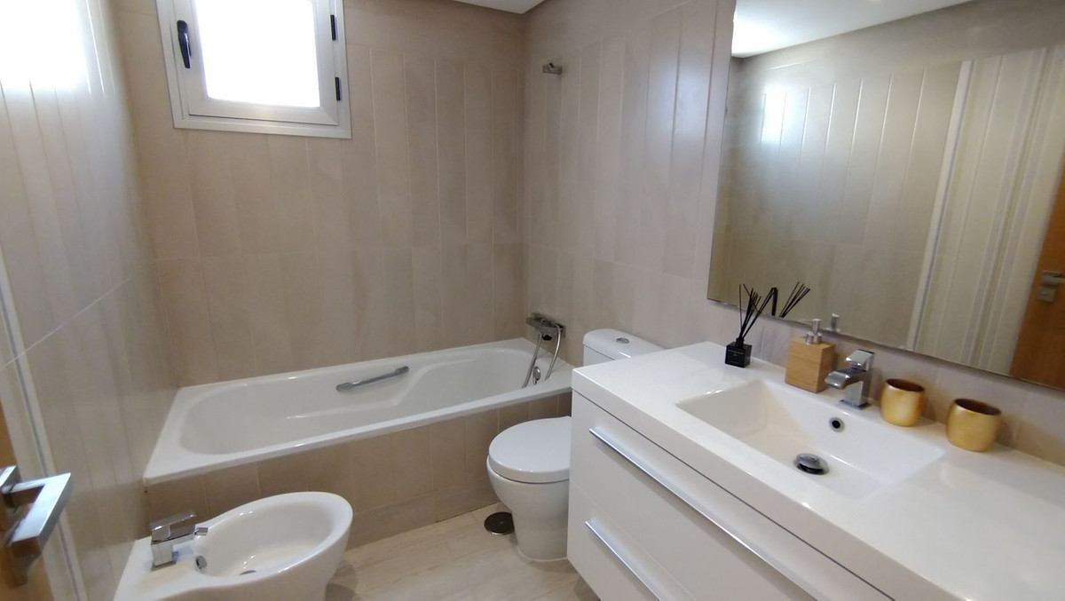 3 Bed Apartment for sale in San Pedro De Alcántara Costa Del Sol, Málaga, Spain