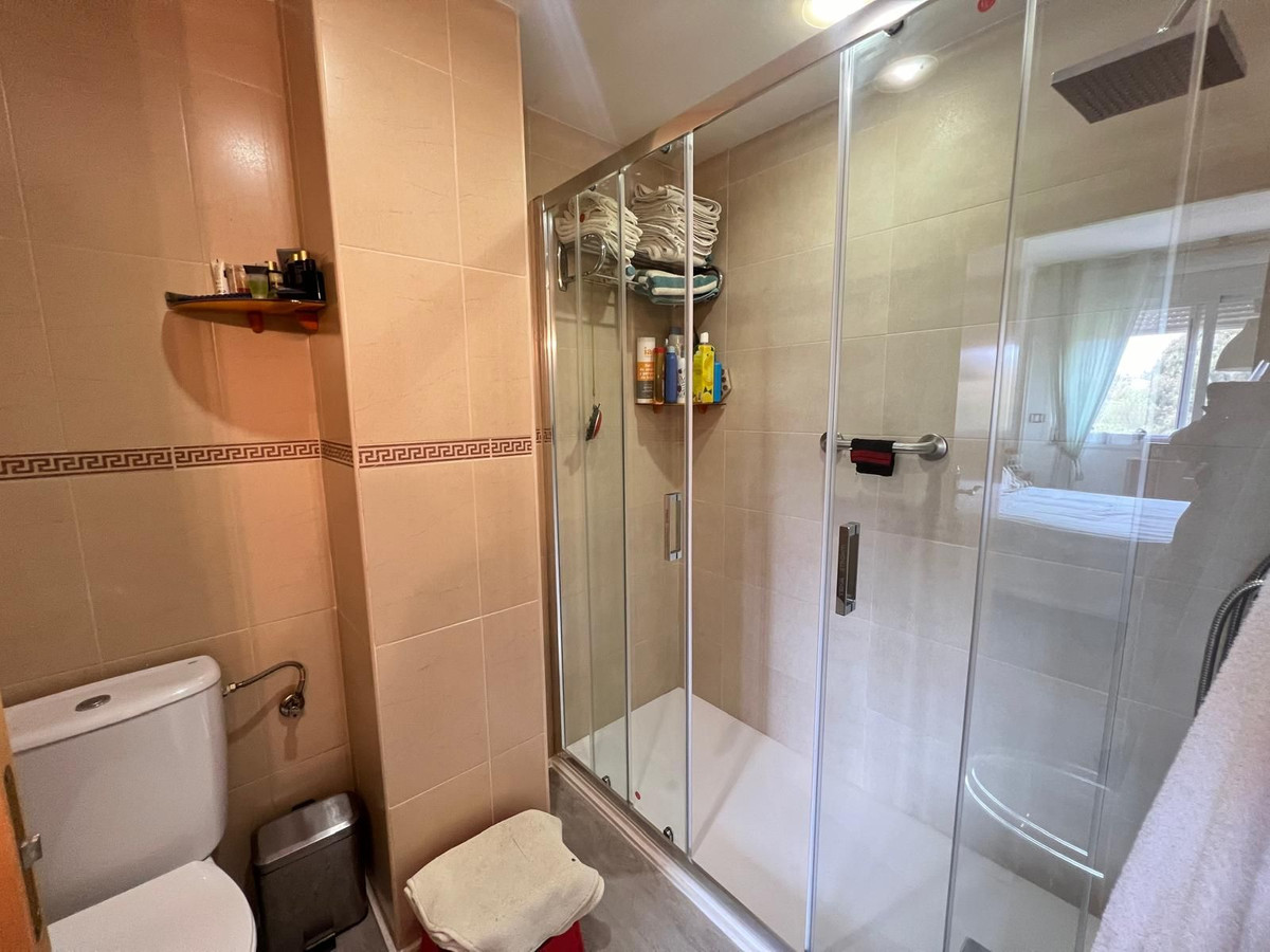 Se vende Apartamento Planta Media de 3 dormitorios en Costa Del Sol, Málaga, España