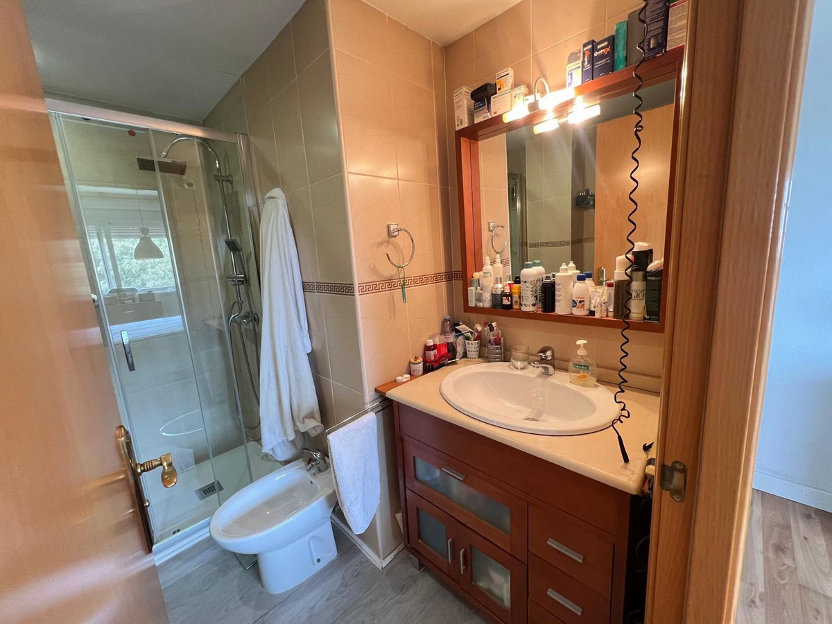 Se vende Apartamento Planta Media de 3 dormitorios en Costa Del Sol, Málaga, España