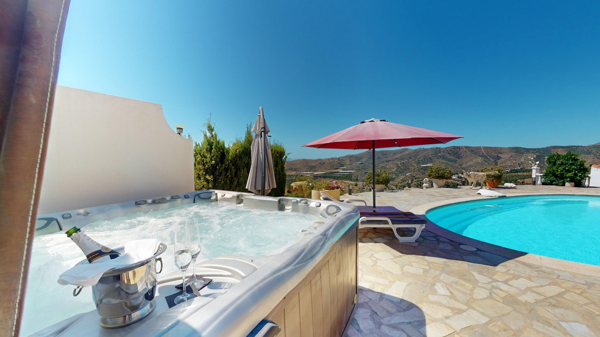7 Bed Townhouse for sale in Iznate Costa Del Sol East, Málaga, Spain