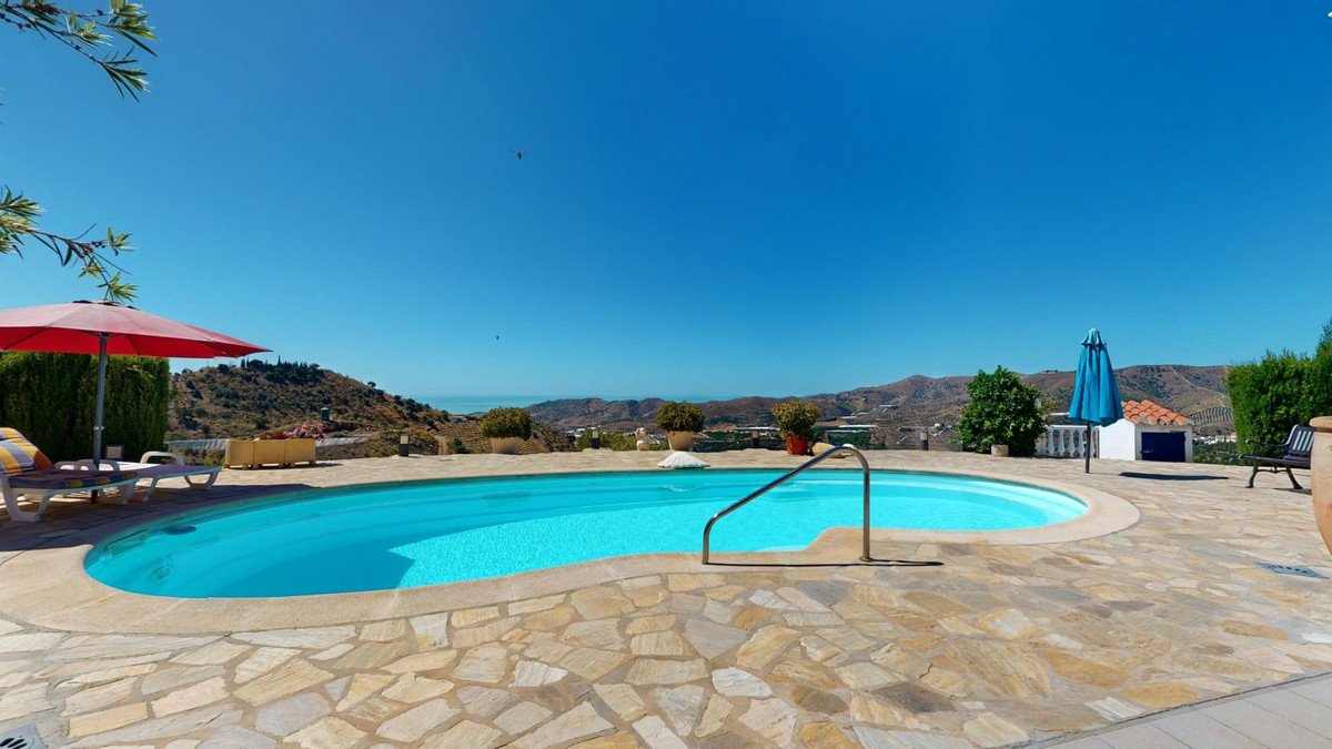 7 Bed Townhouse for sale in Iznate Costa Del Sol East, Málaga, Spain