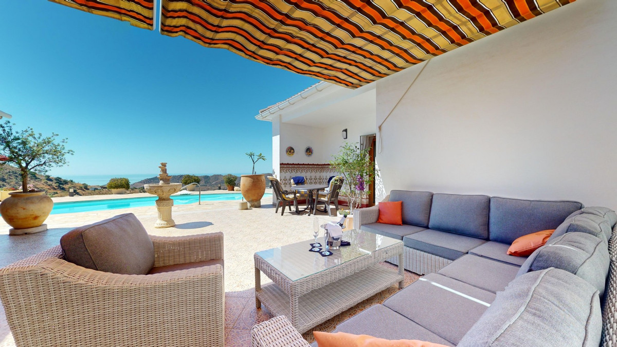 7 Bed Townhouse for sale in Iznate Costa Del Sol East, Málaga, Spain
