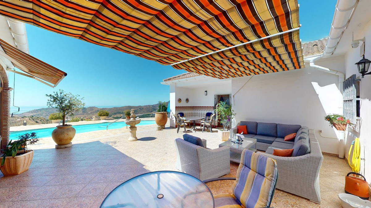 7 Bed Townhouse for sale in Iznate Costa Del Sol East, Málaga, Spain