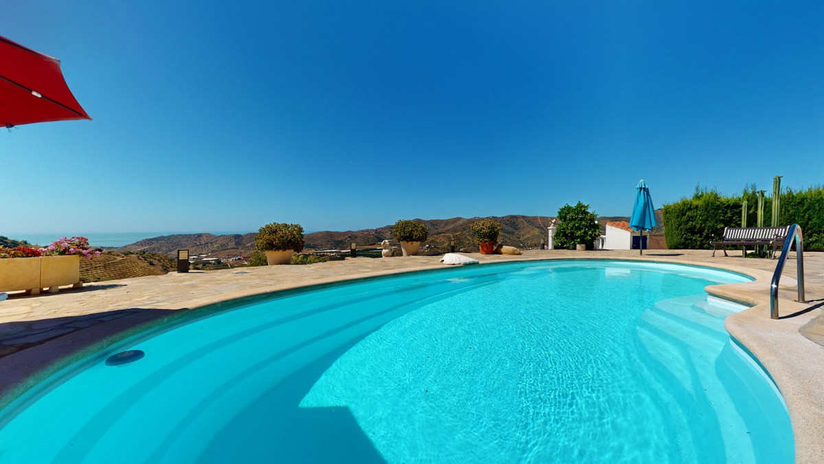 7 Bed Townhouse for sale in Iznate Costa Del Sol East, Málaga, Spain