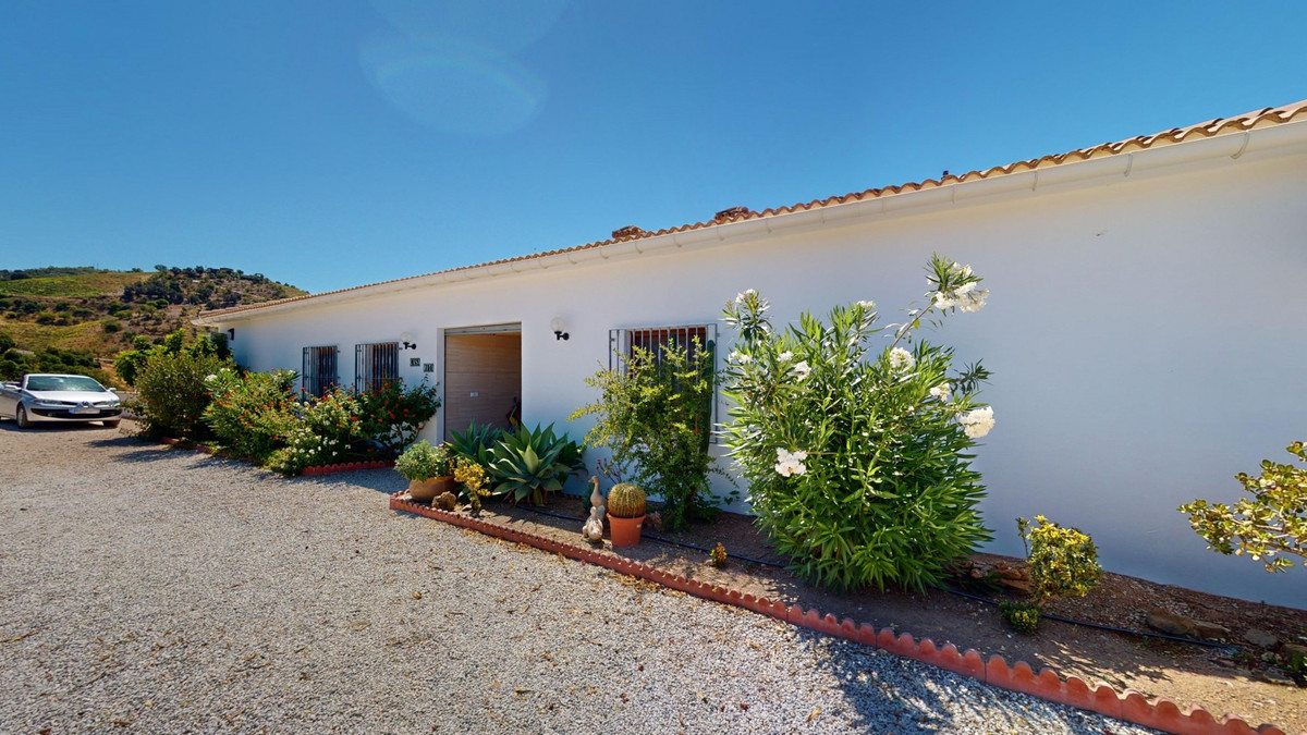 7 Bed Townhouse for sale in Iznate Costa Del Sol East, Málaga, Spain