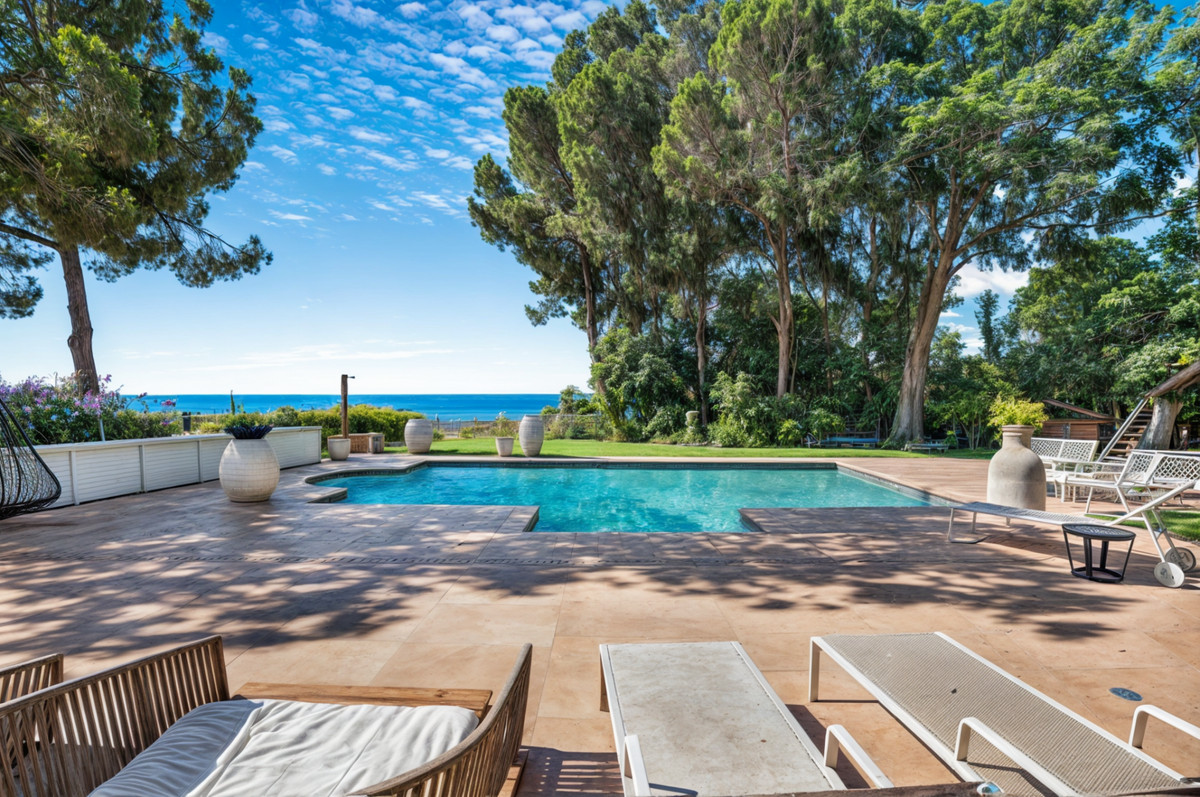 Se vende Villa - Chalet de 6 dormitorios en Costa Del Sol, Málaga, España