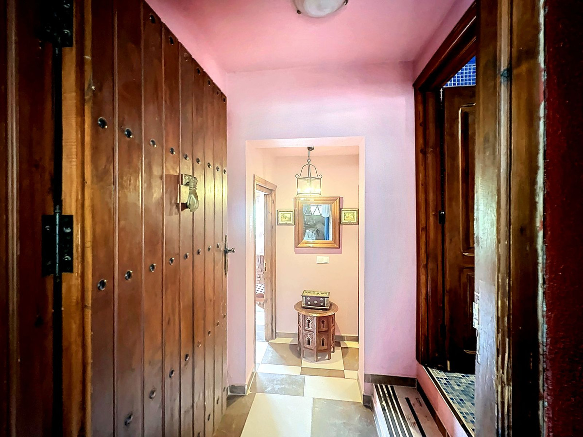 5 Bed Townhouse for sale in Monda Costa Del Sol, Málaga, Spain