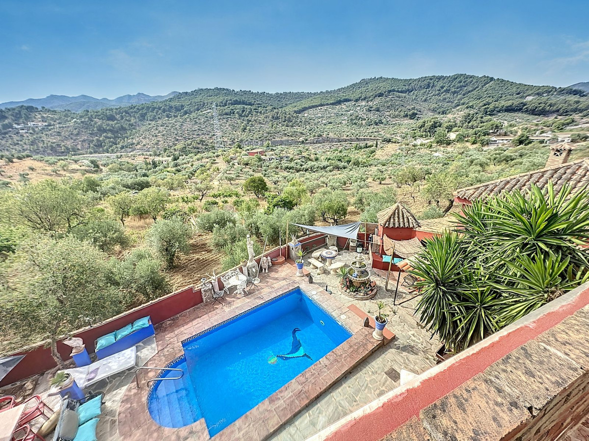 5 Bed Townhouse for sale in Monda Costa Del Sol, Málaga, Spain