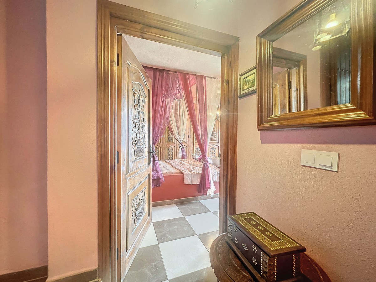 5 Bed Townhouse for sale in Monda Costa Del Sol, Málaga, Spain