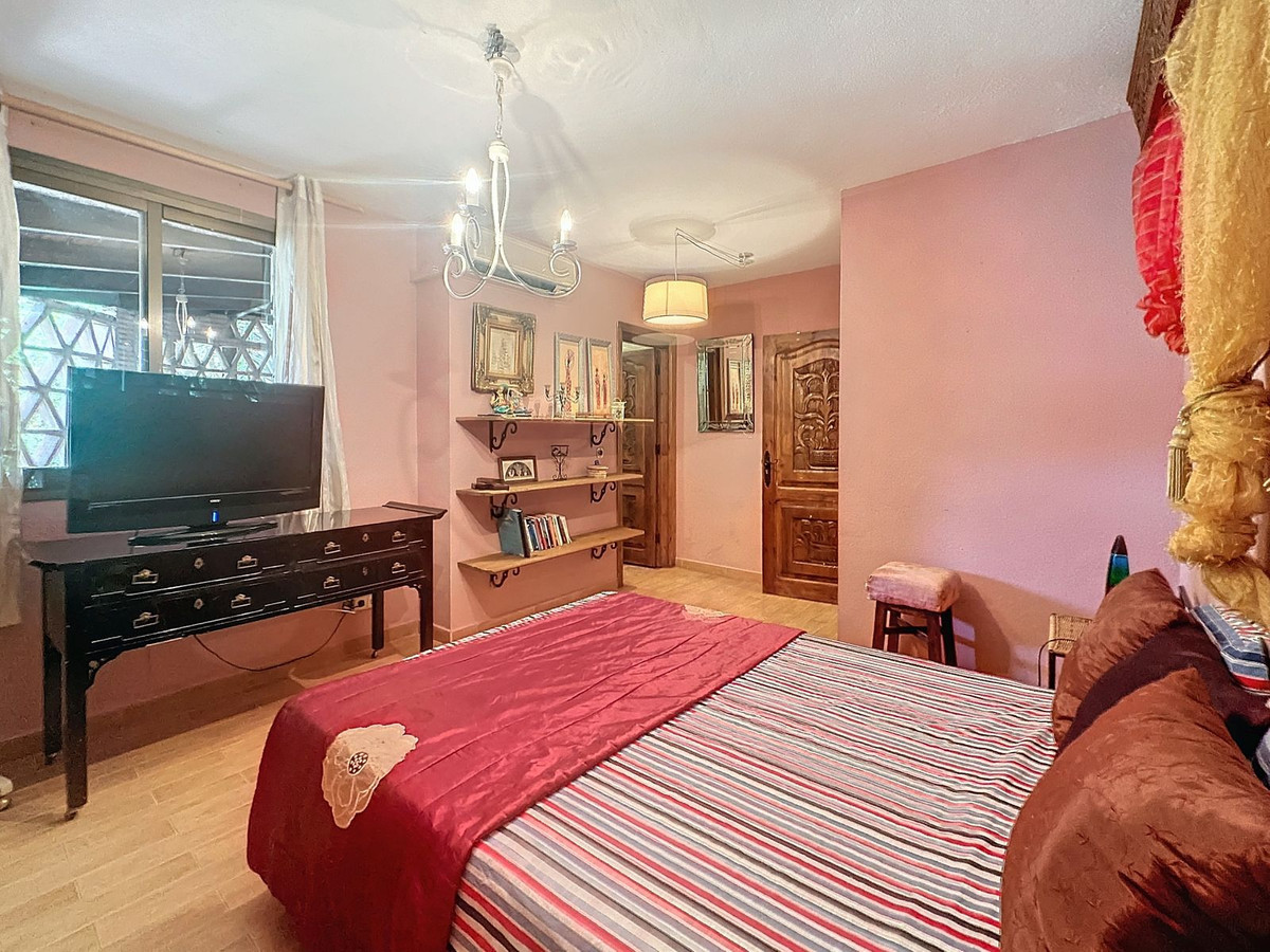 5 Bed Townhouse for sale in Monda Costa Del Sol, Málaga, Spain