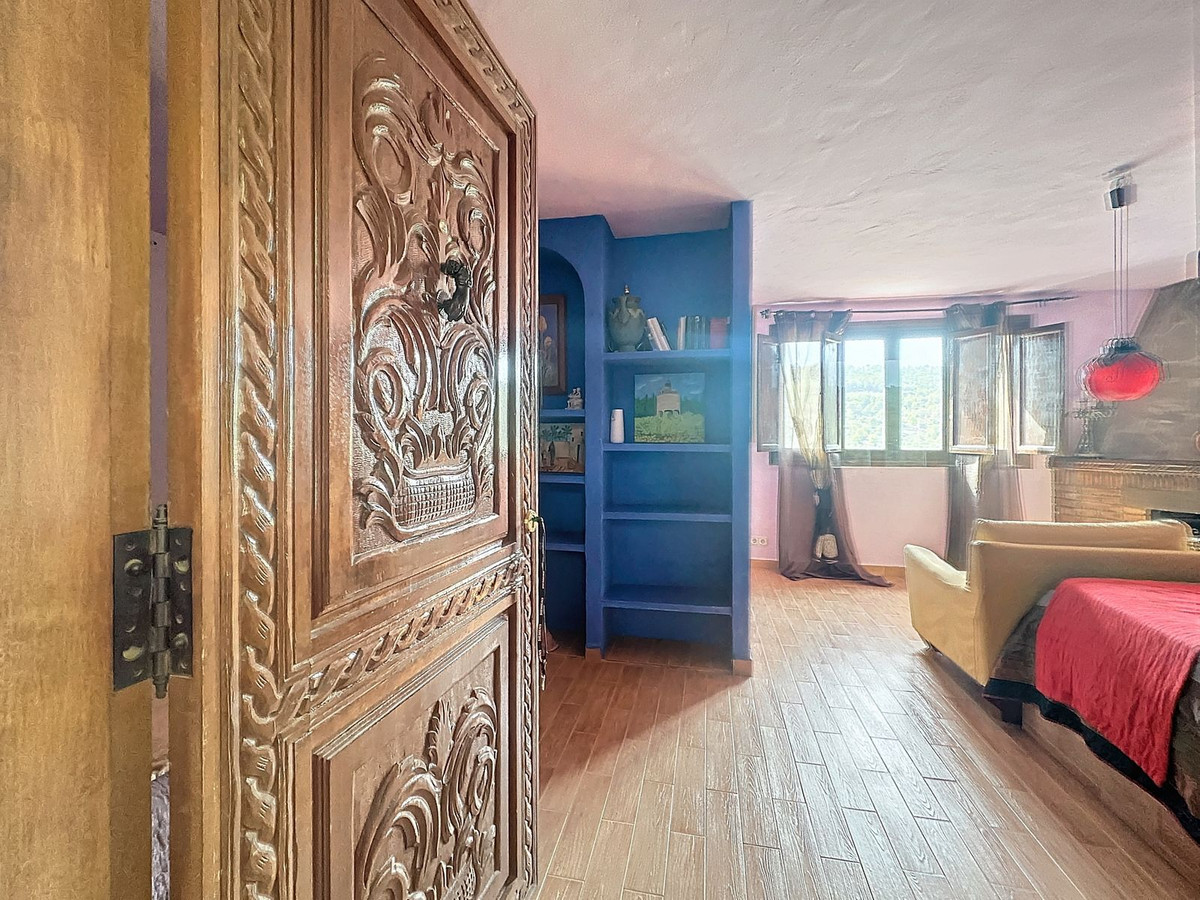 5 Bed Townhouse for sale in Monda Costa Del Sol, Málaga, Spain