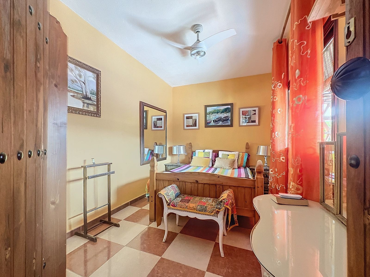 5 Bed Townhouse for sale in Monda Costa Del Sol, Málaga, Spain