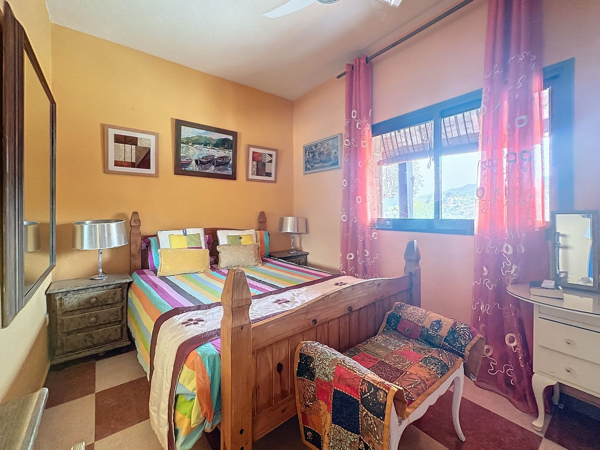 5 Bed Townhouse for sale in Monda Costa Del Sol, Málaga, Spain