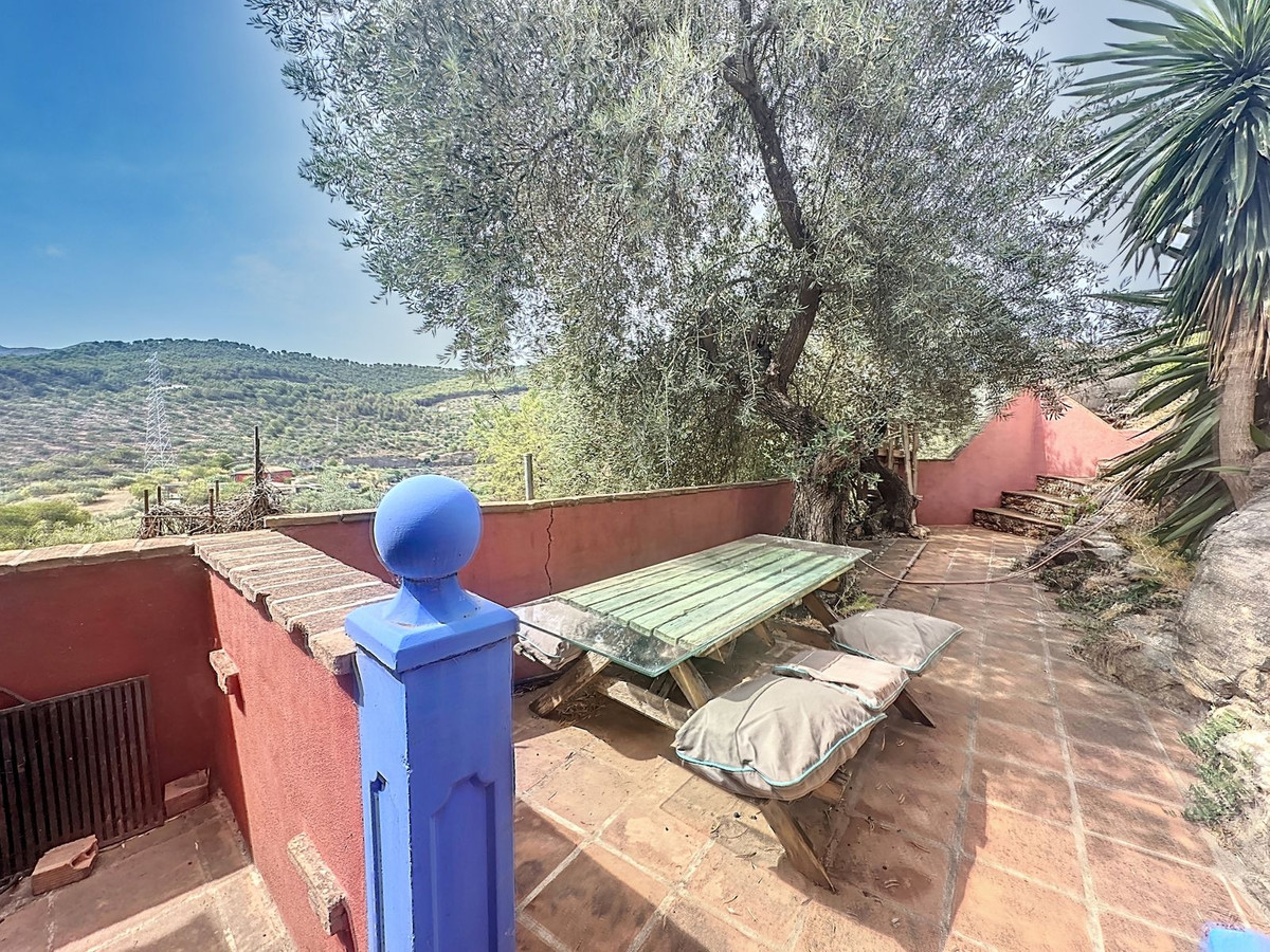 5 Bed Townhouse for sale in Monda Costa Del Sol, Málaga, Spain