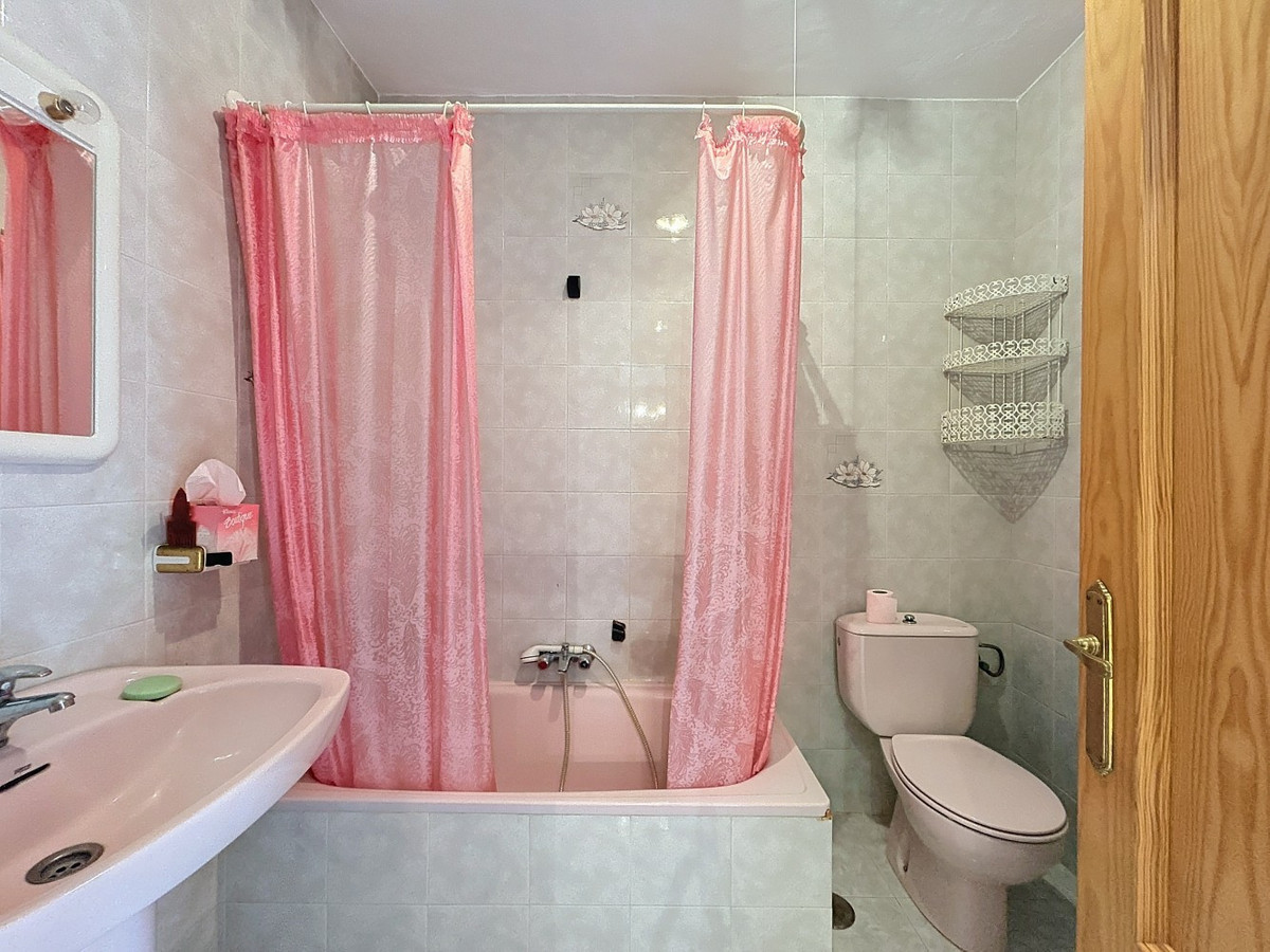Se vende Pareada de 4 dormitorios en Costa Del Sol East, Málaga, España