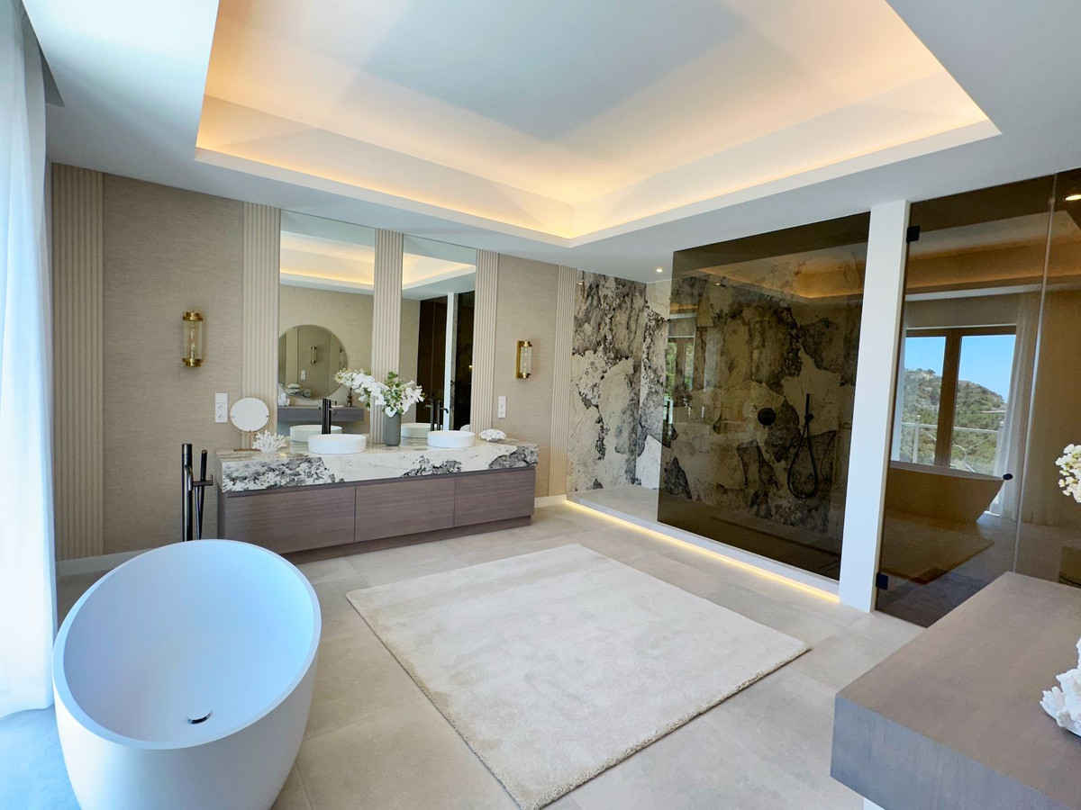 Se vende Villa - Chalet de 5 dormitorios en Costa Del Sol, Málaga, España