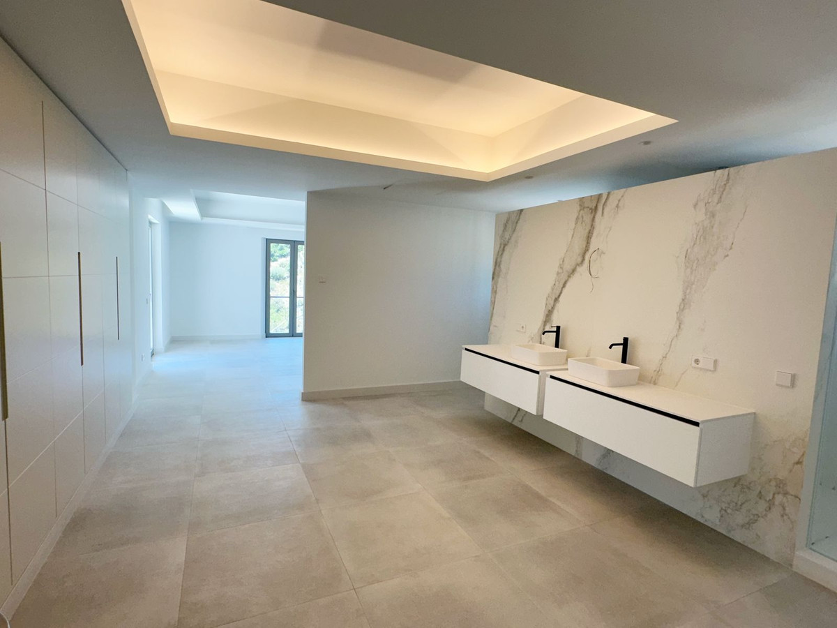 Se vende Villa - Chalet de 5 dormitorios en Costa Del Sol, Málaga, España