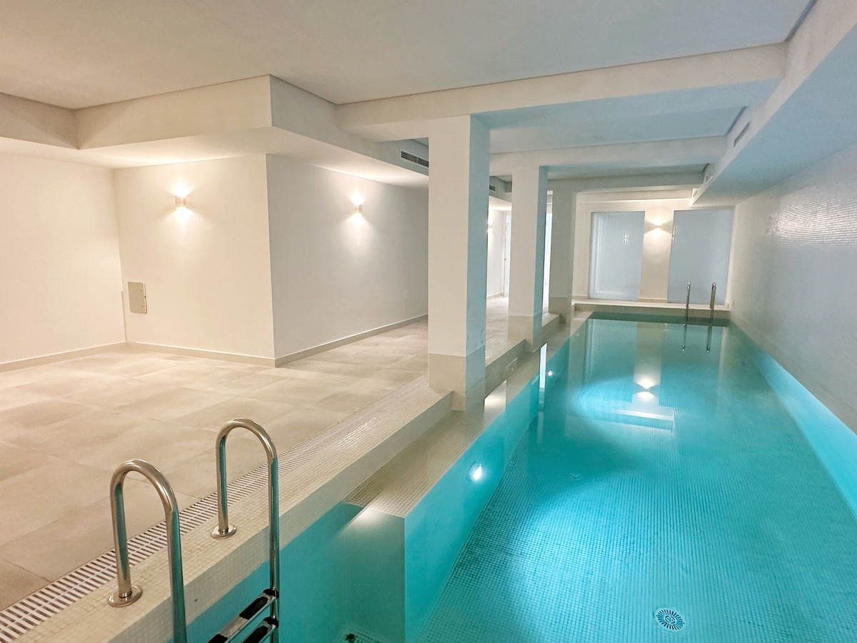 Se vende Villa - Chalet de 5 dormitorios en Costa Del Sol, Málaga, España