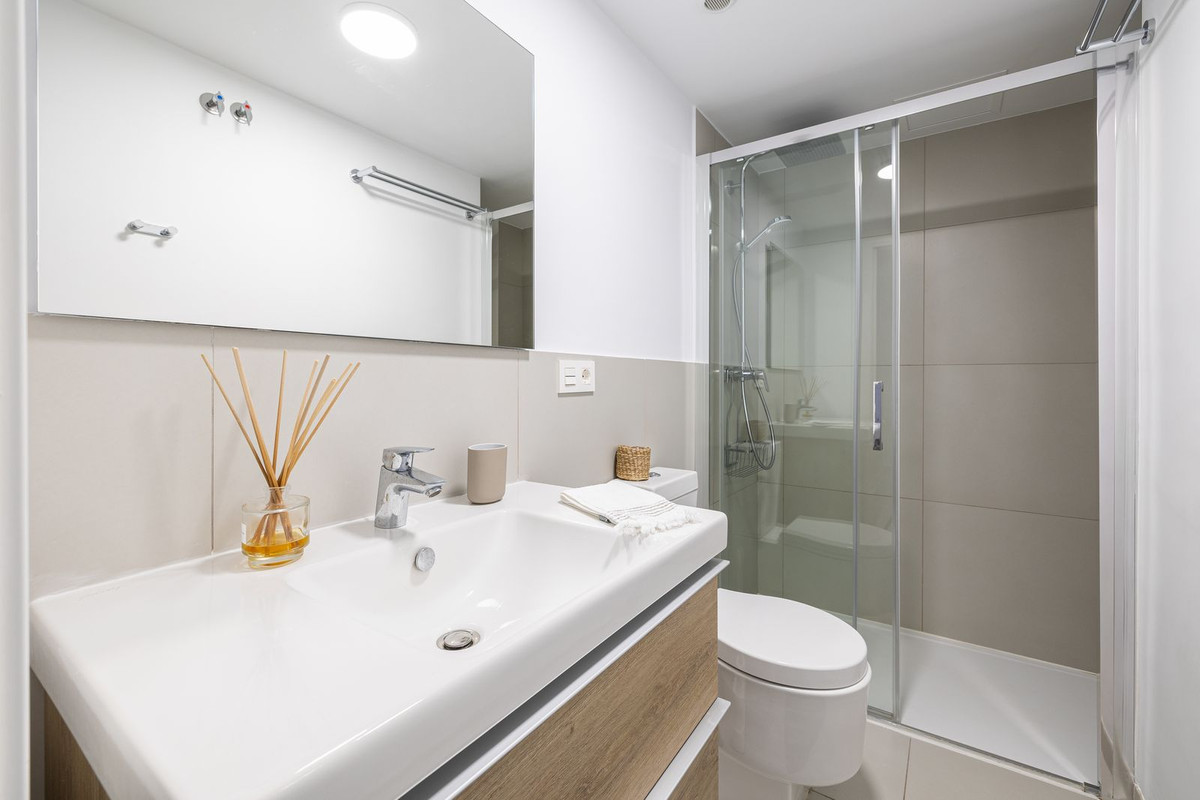 2 Bed Apartment for sale in Benalmadena Costa Costa Del Sol, Málaga, Spain