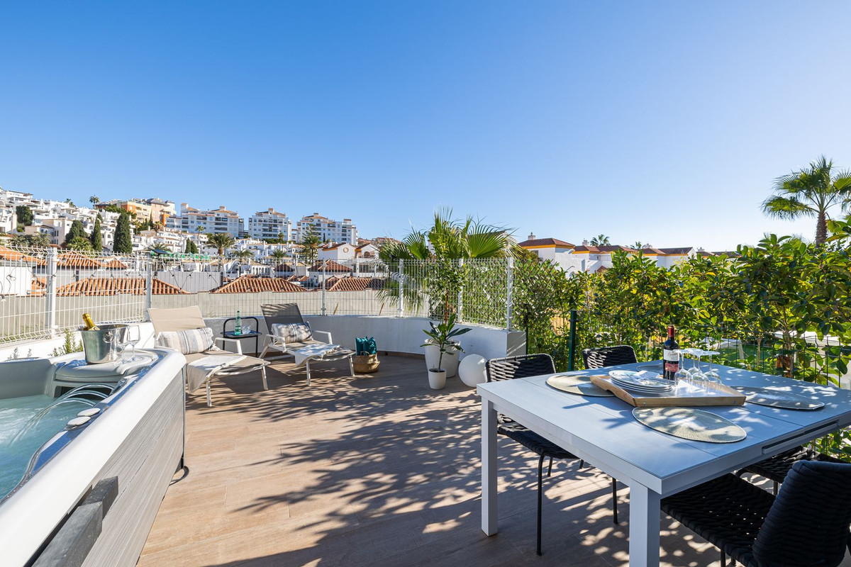 2 Bed Apartment for sale in Benalmadena Costa Costa Del Sol, Málaga, Spain
