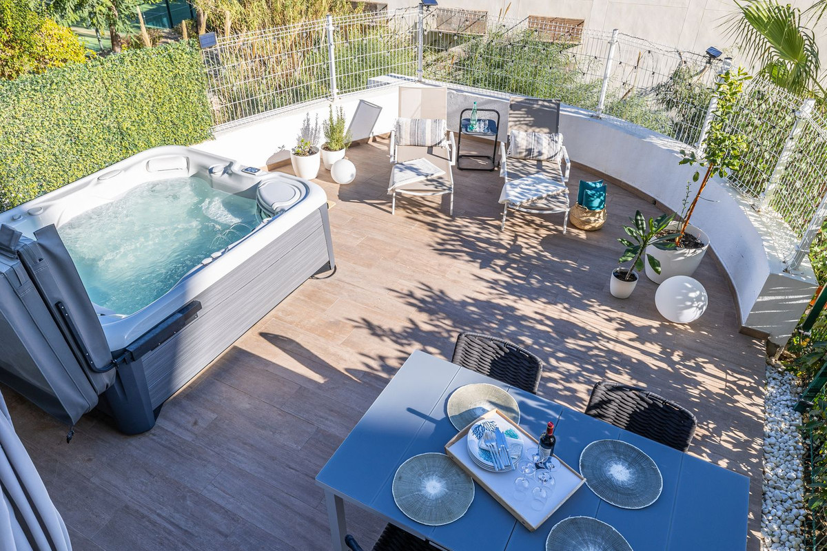 2 Bed Apartment for sale in Benalmadena Costa Costa Del Sol, Málaga, Spain