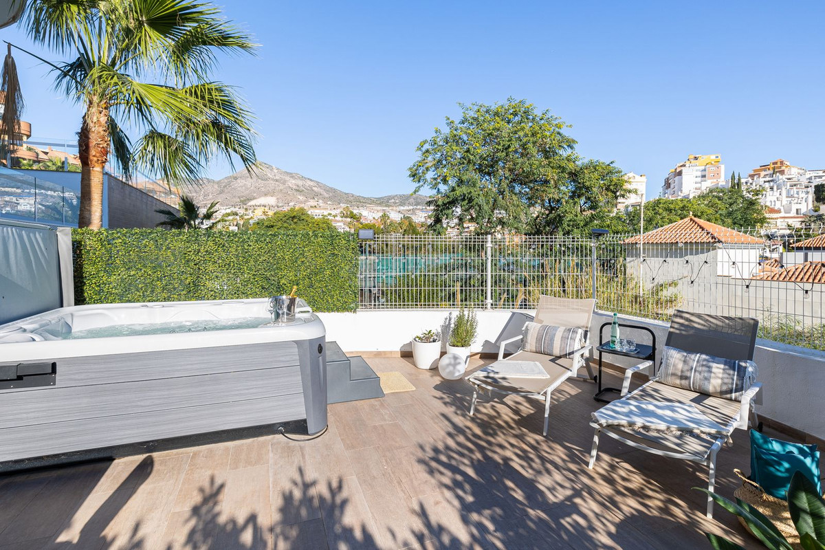2 Bed Apartment for sale in Benalmadena Costa Costa Del Sol, Málaga, Spain