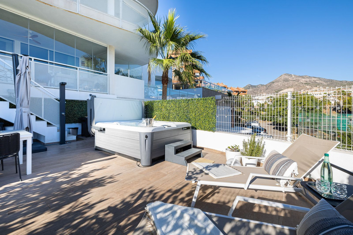 2 Bed Apartment for sale in Benalmadena Costa Costa Del Sol, Málaga, Spain