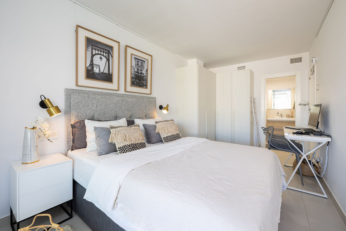 2 Bed Apartment for sale in Benalmadena Costa Costa Del Sol, Málaga, Spain