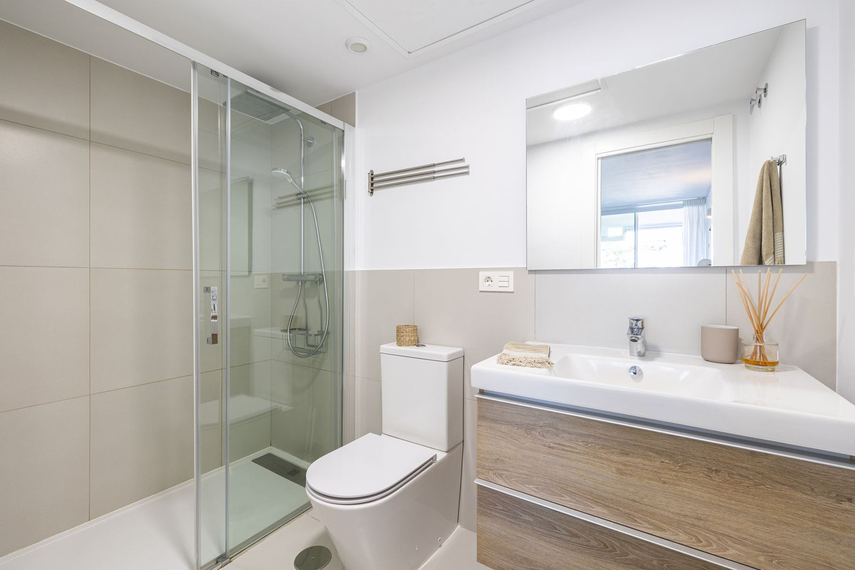 2 Bed Apartment for sale in Benalmadena Costa Costa Del Sol, Málaga, Spain