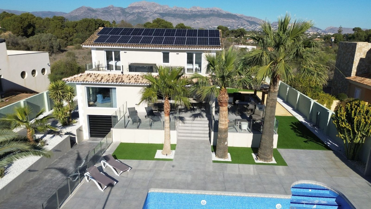 4 Bed Townhouse for sale in Lalfás Del Pi Costa Blanca, Alicante, Spain