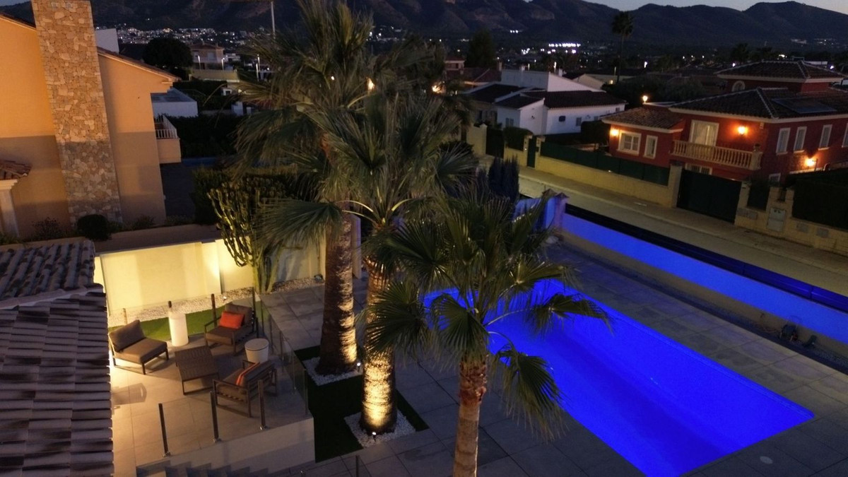 4 Bed Townhouse for sale in Lalfás Del Pi Costa Blanca, Alicante, Spain