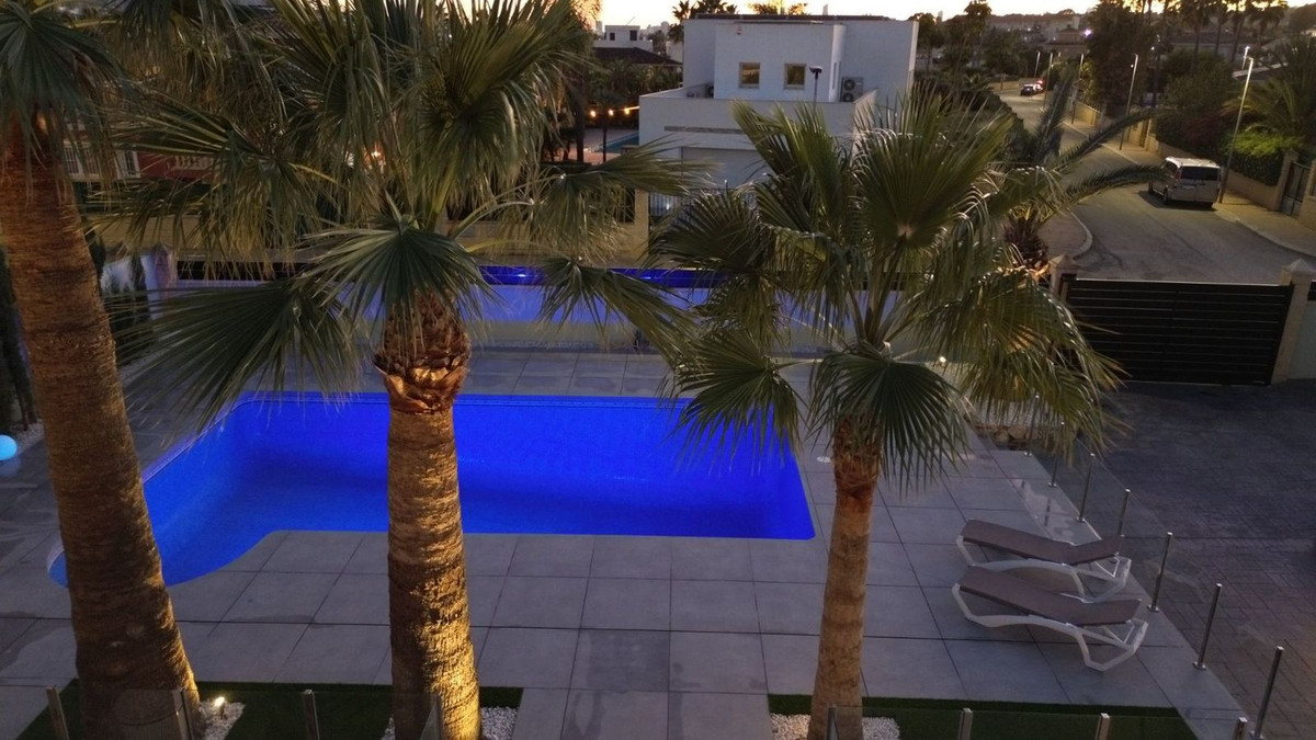 4 Bed Townhouse for sale in Lalfás Del Pi Costa Blanca, Alicante, Spain