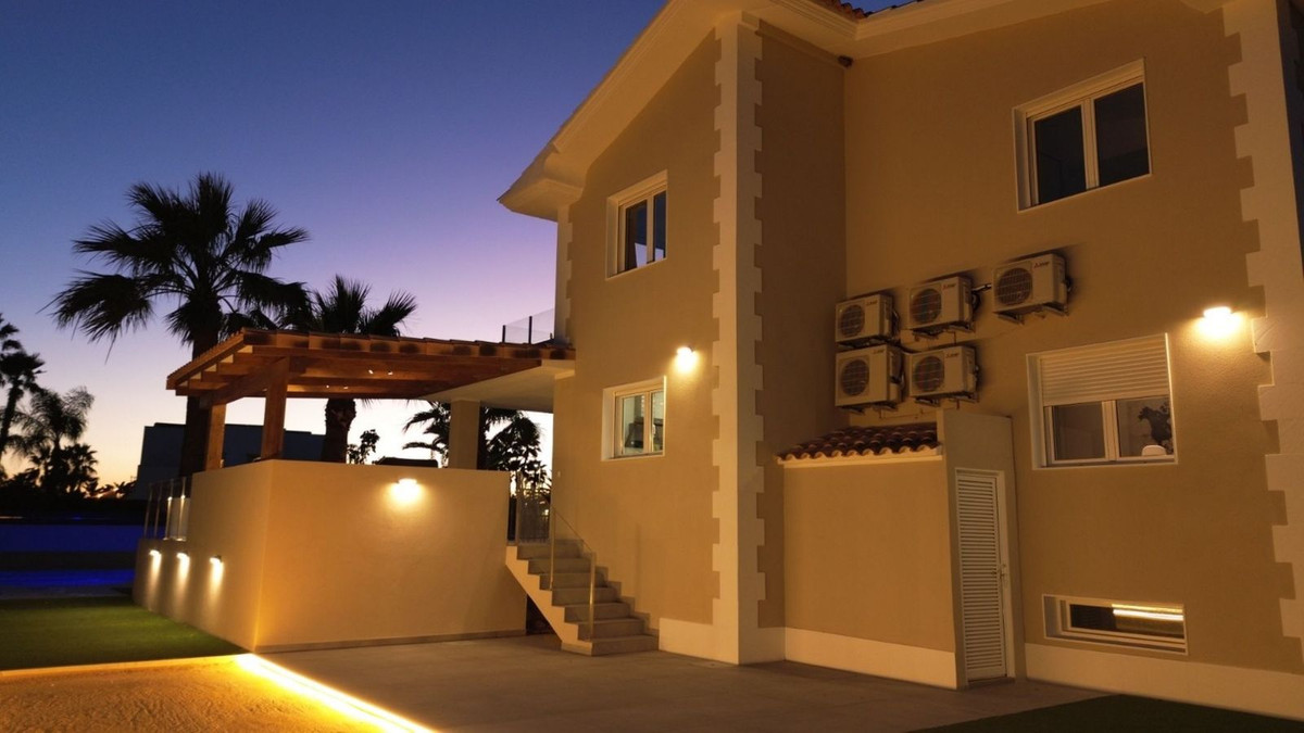 4 Bed Townhouse for sale in Lalfás Del Pi Costa Blanca, Alicante, Spain