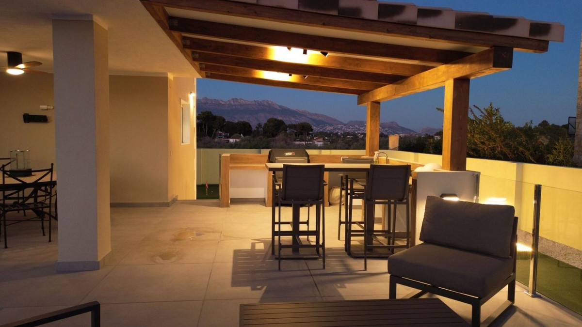 4 Bed Townhouse for sale in Lalfás Del Pi Costa Blanca, Alicante, Spain