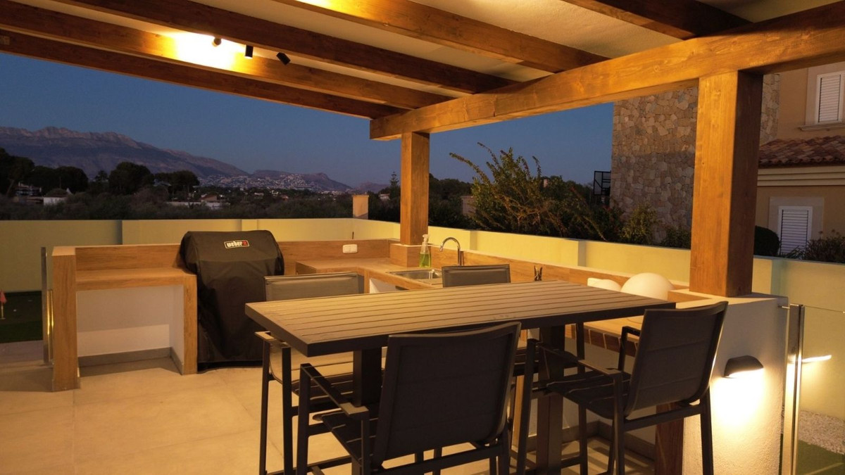 4 Bed Townhouse for sale in Lalfás Del Pi Costa Blanca, Alicante, Spain
