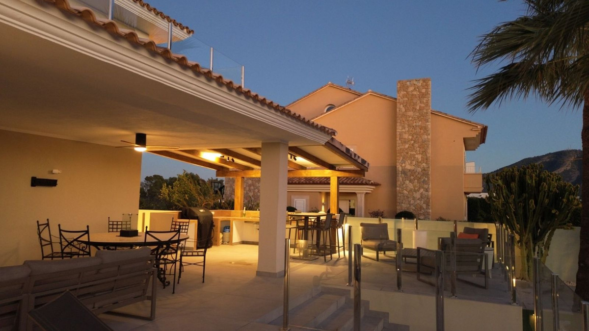 4 Bed Townhouse for sale in Lalfás Del Pi Costa Blanca, Alicante, Spain
