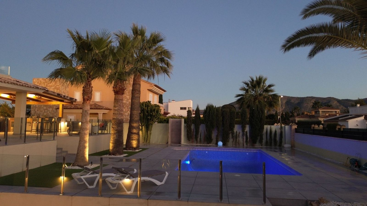 4 Bed Townhouse for sale in Lalfás Del Pi Costa Blanca, Alicante, Spain
