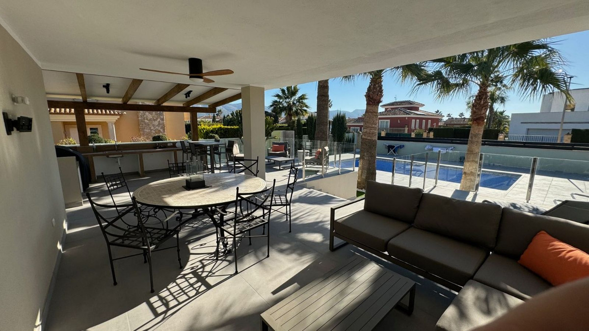 4 Bed Townhouse for sale in Lalfás Del Pi Costa Blanca, Alicante, Spain