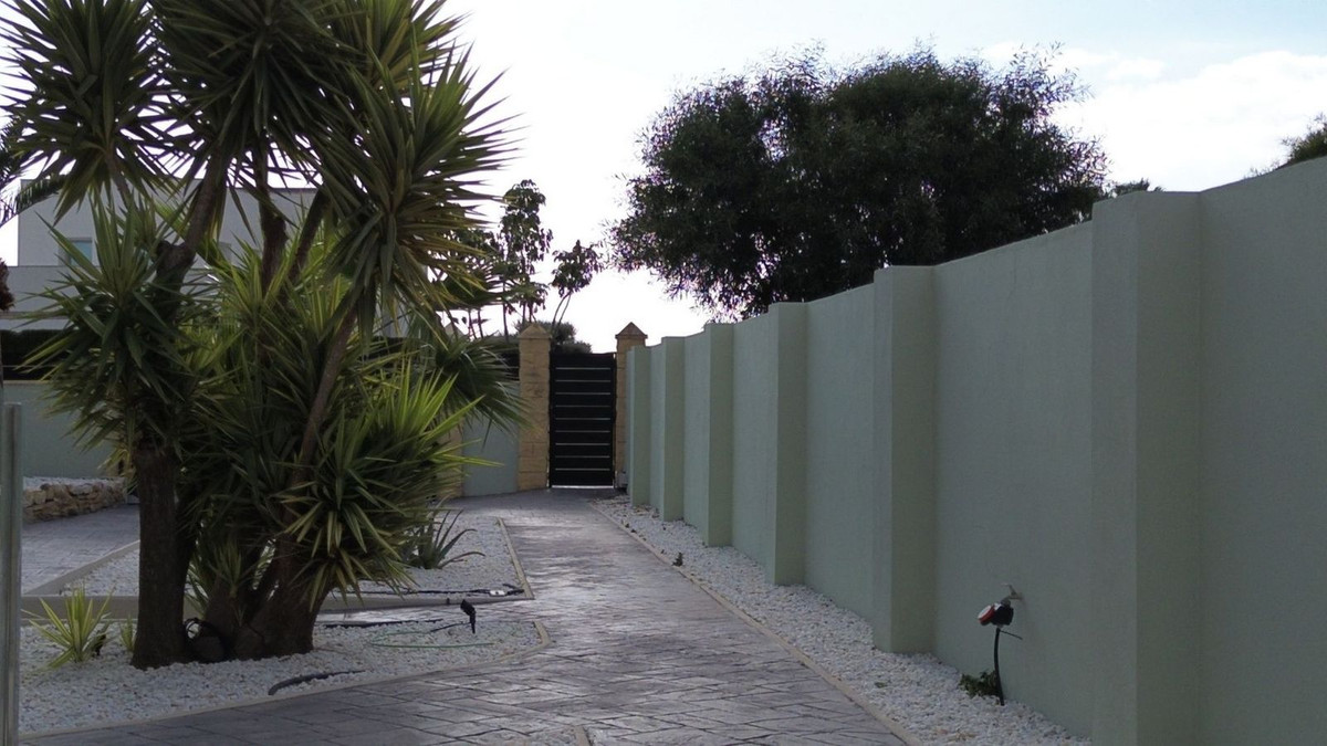 4 Bed Townhouse for sale in Lalfás Del Pi Costa Blanca, Alicante, Spain