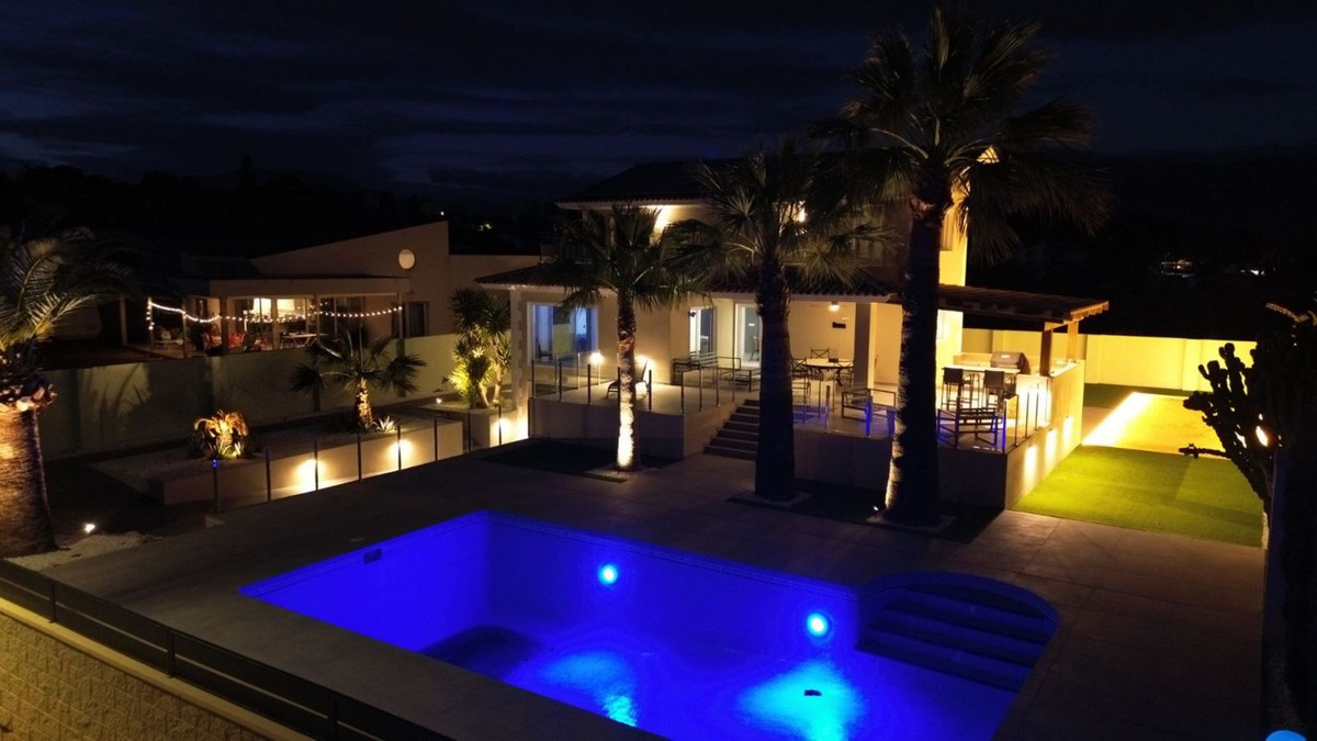 4 Bed Townhouse for sale in Lalfás Del Pi Costa Blanca, Alicante, Spain