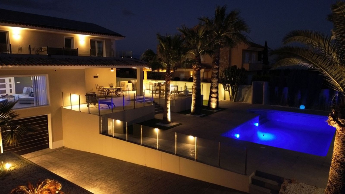 4 Bed Townhouse for sale in Lalfás Del Pi Costa Blanca, Alicante, Spain