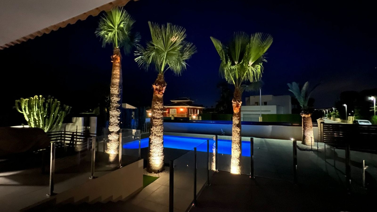 4 Bed Townhouse for sale in Lalfás Del Pi Costa Blanca, Alicante, Spain